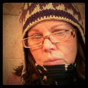 Hello I am selling fabulous clothing great jeans a